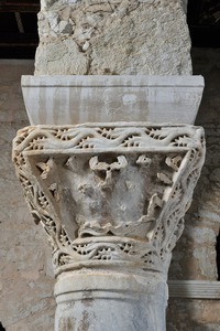 Kapitel kvadriportika atrija Eufrazijeve bazilike (zapadni s južne strane)