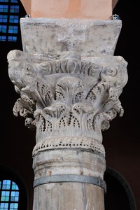 Kapitel arkature Eufrazijeve bazilike (8. na južnoj strani)