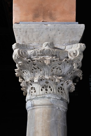 Kapitel arkature Eufrazijeve bazilike (6. na južnoj strani)