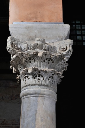 Kapitel arkature Eufrazijeve bazilike (3. na južnoj strani)