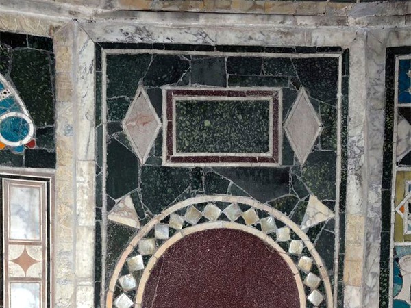 Zidna obloga opus sectile, 17. panel