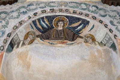 18 - Prikaz Krista koji kruni svete Hermagoru i Severa u sjevernoj apsidi
