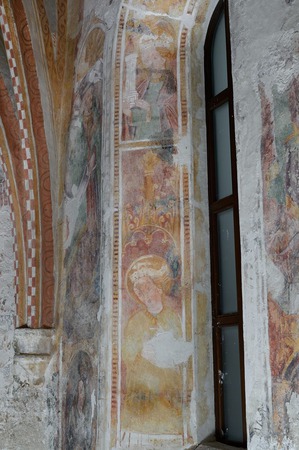 Zidne slike svetica unutar prozora (4)