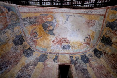 Zidna slika Maiestas Domini s Marijom, Ivanom i simbolima evanđelista u kaloti središnje apside