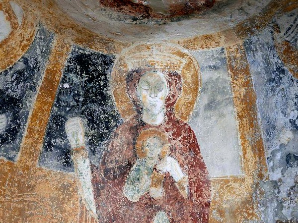 Zidna slika Bogorodice s Djetetom u kaloti južne apsideelom