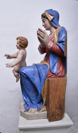 Kip Bogorodice s Djetetom, pogled sa strane