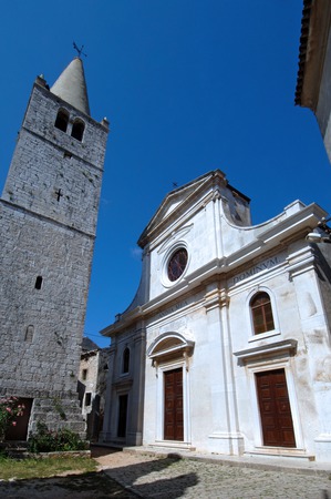 Pročelje župne crkve i zvonik