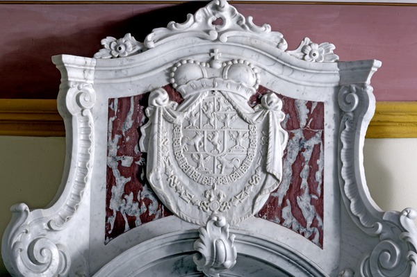 Oltar svetog Henrika Kralja,grb obitelji Auersperg