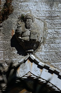 Reljef Krista povrh portala crkve svetog Germana