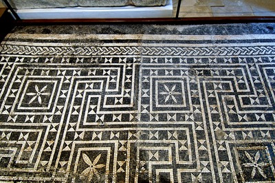 Podni mozaik iz rimske vile u uvali Verige (Val catena)