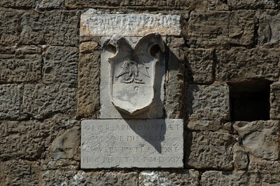 Ploča s grbom i natpisom podestata Giorgia Arimonda