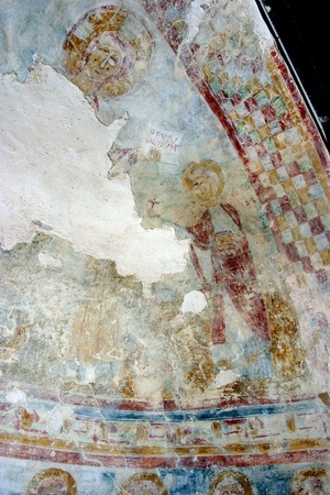 Zidne slike,  anđelo s kuglom, svetac -svetica i Krist u  slavi