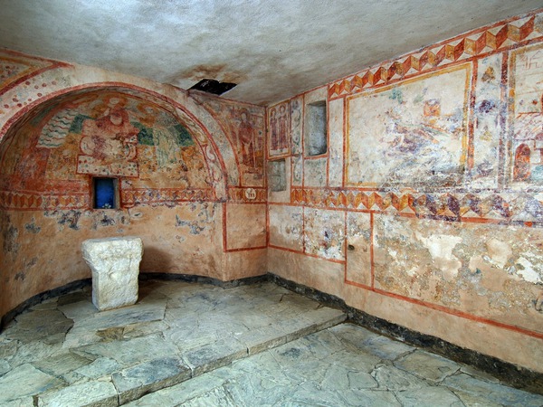 Zidne slike na istočnom zidu, apsidi i dijelu južnog zida