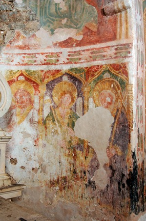 Zidna slika apostola u naslikanim nišama