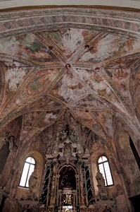 Unutrašnjost crkve svetog Nikole, svetište prije restauracije zidnih slika