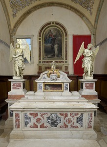 Unutrašnjost crkve s glavnim oltarom