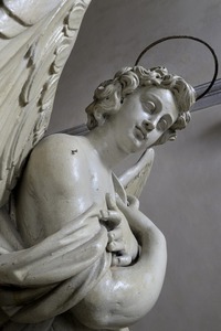 Anđeo na glavnom oltaru (lijevi)