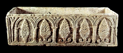 Sanduk sarkofaga s reljefima
