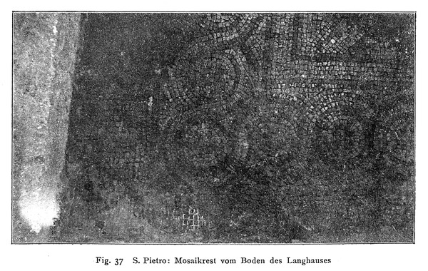 Fotografija ostatka podnog mozaika u crkvi svetog Petra,  A. Gnirs  1910. godine