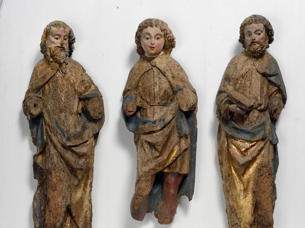 Ostaci poliptiha s reljefima triju svetaca i prikazom Poklonstva