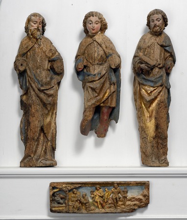 Ostaci poliptiha s reljefima triju svetaca i prikazom Poklonstva