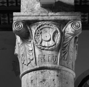 Kolonada, 5. stup sjeverne arkature, kapitel
