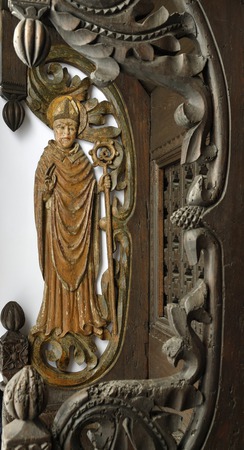 Korske klupe, desno krilo, reljef svetog biskupa