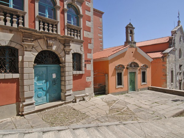 Palača Battiala - Lazzarini (Muzej) i crkva svetog Stjepana
