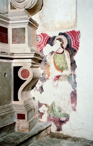 Fragmenti zidne slike svetaca pod arkadom u nekadašnjoj apsidi