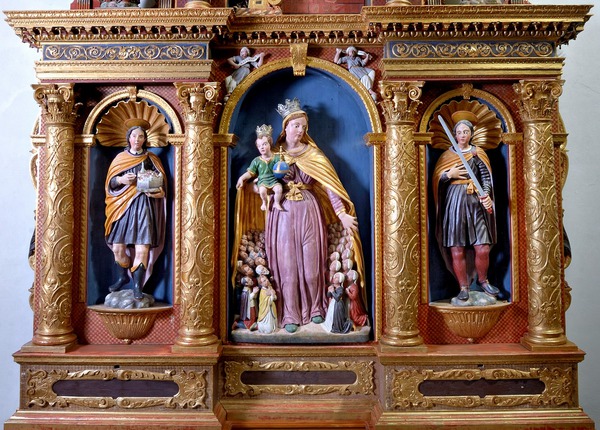 Donji dio retabla s kipovima svetih Vida i Modesta te reljefom Bogorodice Milosrdnice