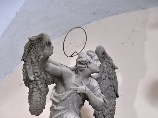 Glavni oltar, kip lijevog anđela