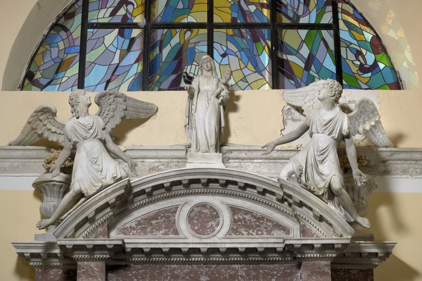 Kipovi Bogorodice i anđela na oltaru svetog Petra