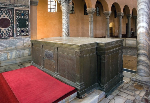 Glavni oltar Eufrazijane, pogled na prednju i stražnju stranu