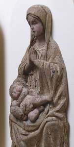 Ostaci reljefnog poliptiha, kip Bogorodice s djetetom