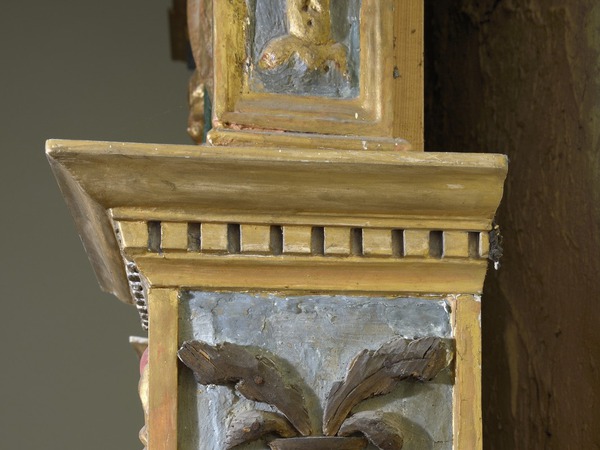 Oltarni poliptih, detalj rezbarene vaze na boku