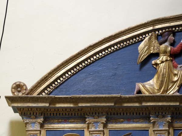 Oltarni poliptih, reljef svetog Antuna Opata i sveca s knjigom