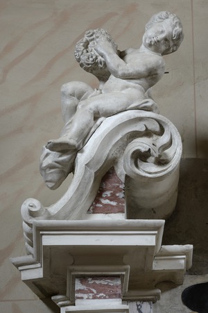 Kipovi anđela na  oltaru Gospe od Ružarija
