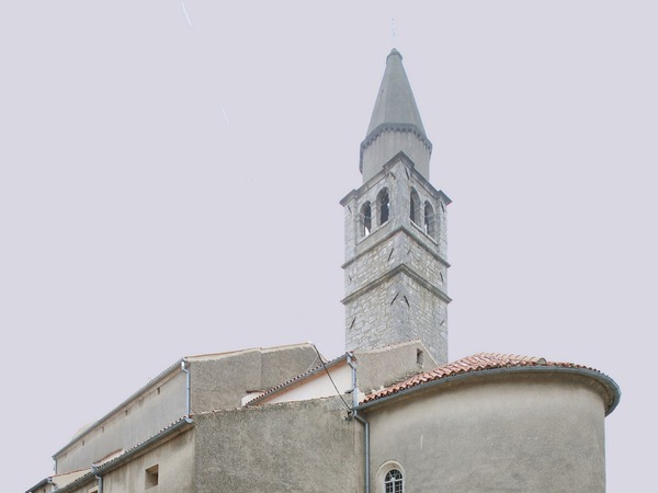Župna crkva na glavnom trgu, začelje
