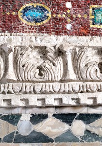 Vijenac u štuku u apsidi Eufrazijeve bazilike