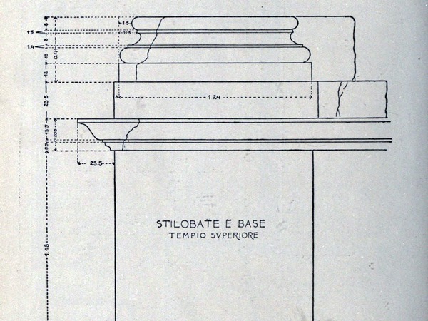 Crtež stilobata i baze rimskog hrama
