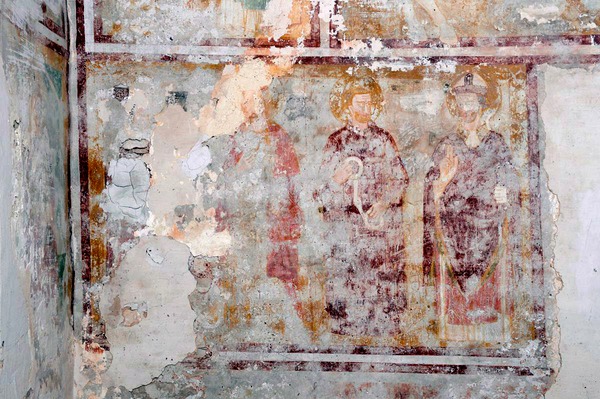 Zidna slika tri sveca i svetog Leonarda na južnom zidu