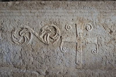 Sarkofag s ostacima arkosolija, detalji ukrasa