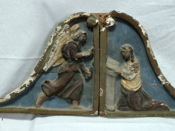 Oltarni retabl, reljef arkanđela i Bogorodice Navještenja  prije restauracije