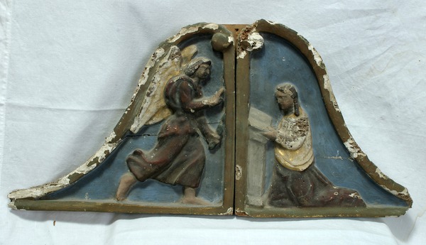 Oltarni retabl, reljef arkanđela i Bogorodice Navještenja  prije restauracije