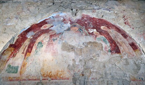 Zidna slika u apsidi crkve  tijekom restauracije
