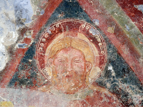 Glava Krista, detalj zdne slike u apsidi crkve  tijekom restauracije