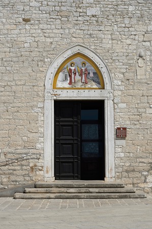 Portal župne crkve svetih Kuzme i Damjana