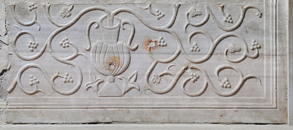 Ulomak pluteja -  ploče oltarne ograde