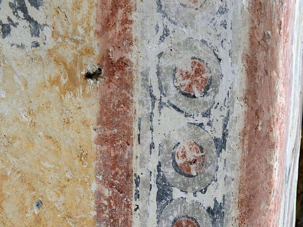 Naslikana bordura na intradosu srednje apside