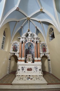 Glavni oltar samostanske crkve